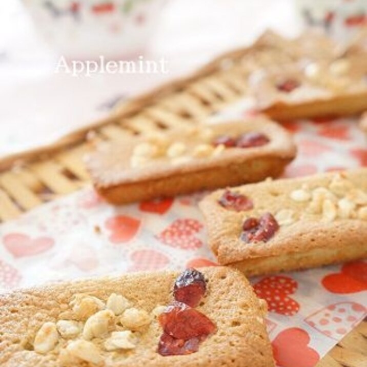 グラノーラとクランベリーの桜フィナンシェ